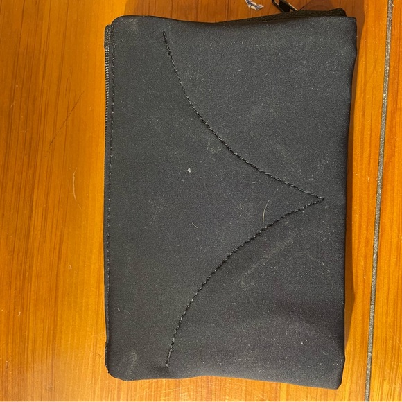 Running Buddy “Buddy Pouch” - Picture 3 of 7